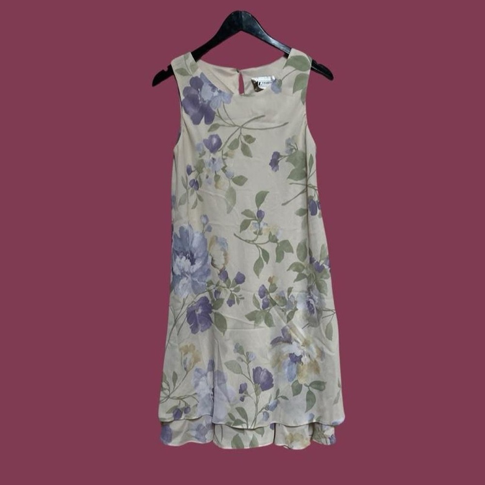 Vintage floral dress with tiered bottom hem